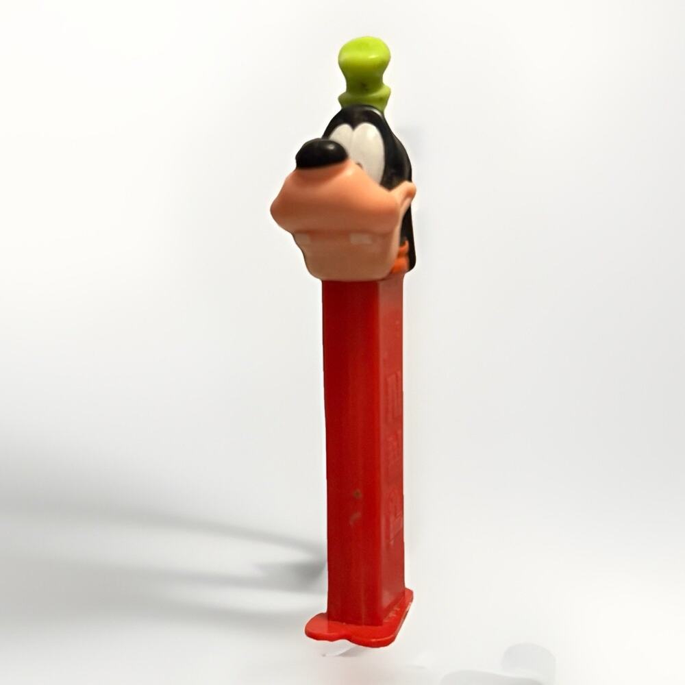 Vintage Disney Goofy Pez Dispenser Made In Slovenia Red Base With Feet